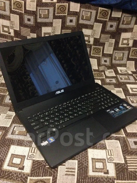ASUS X501U. 1,7����, ��� 2048 ��, ���� 320���, WiFi: 1, Bluetooth: 1, ����������� �� 2��. ����