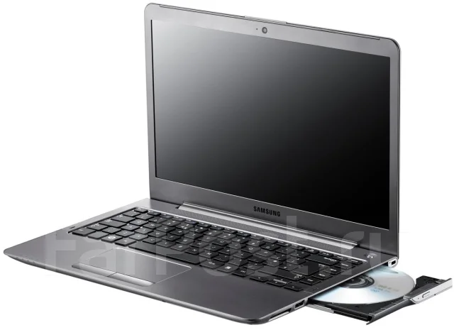 Samsung RC710. 2,6����, ��� 4 ��, ���� 500���, WiFi: 1, Bluetooth: 1, ����������� �� 3��. ����
