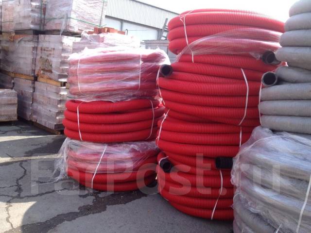 Трубы наружной канализации и дренажа. Трубы гофрированные, в наличии во ...