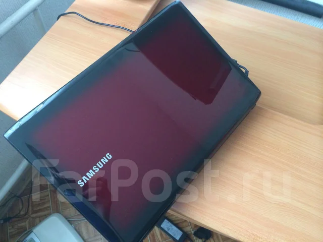 Samsung R580. 2,4����, ���� 4���, WiFi: 1, Bluetooth: 1, ����������� �� 2��. ����