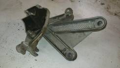 Кронштейн кпп. Renault Sandero Stepway, BS11, BS1Y Renault Sandero, BS11, BS12, BS1Y Renault Logan, LS1Y, LS0G/LS12, LS0H Лада Ларгус, F90, R90 Двигат...