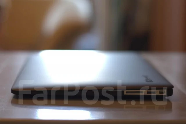 Apple MacBook Air 13 2011 Mid MC966. 1,7����, ��� 4 ��, ���� 256���, WiFi: 1, Bluetooth: 1, ����������� �� 8��. ����