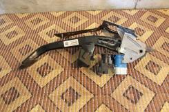 Педаль тормоза. Ford Focus, CB4 Двигатели: AODA, AODB, ASDA, ASDB, HWDA, HWDB, HXDA, HXDB, KKDA, KKDB, QQDB, SHDA, SHDB, SHDC, SIDA