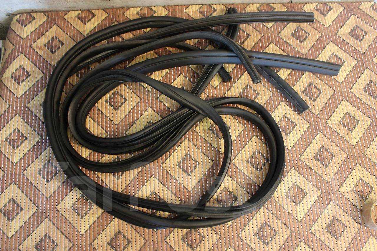 Уплотнитель стекла форд фокус 2. Уплотнитель стекла форд фокус 2. Уплотнитель для дверей ford focus 3. Ford escape уплотнитель багажника. Уплотнитель форд фокус.