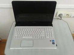 Sony VAIO SVE1511N1R. 2,4����, ��� 512 ��, ���� 4���, WiFi, Bluetooth