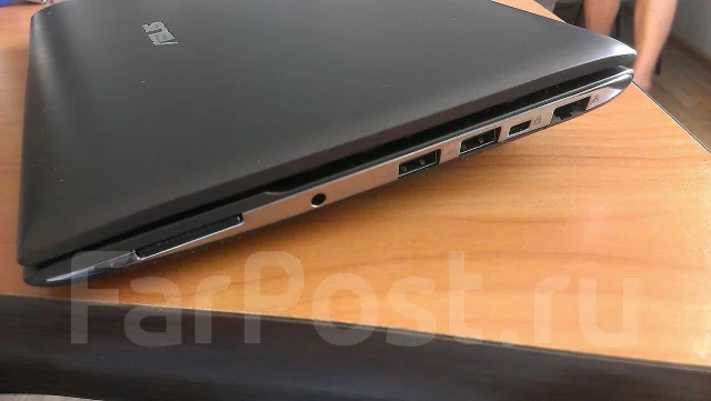 ASUS Eee PC 1025C. 1,8����, ��� 2048 ��, ���� 320���, WiFi: 1, Bluetooth: 1, ����������� �� 10��. ����