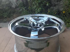 URAS. 9.0x17", 5x114.3, ET30 ����