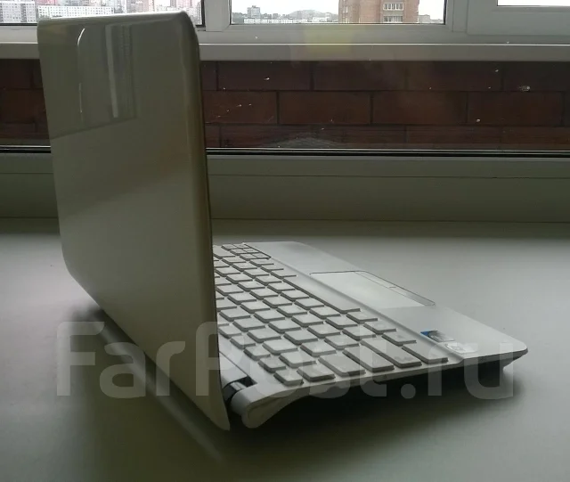 Asus Eee PC X101CH. 1,6����, ��� 1024 ��, ���� 320���, ����������� �� 4��. ����
