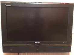 Rolsen. 32" LCD (��)