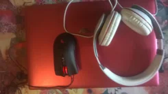 Asus X501A. 2,4����, ��� 2048 ��, ���� 320���, WiFi, Bluetooth, ����������� �� 6��. ����