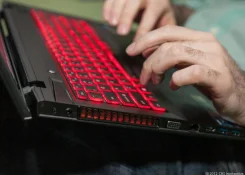 Lenovo IdeaPad Y510p. 2,4����, ��� 8 ��, ���� 1 000���, WiFi: 1, Bluetooth: 1, ����������� �� 5��. ����