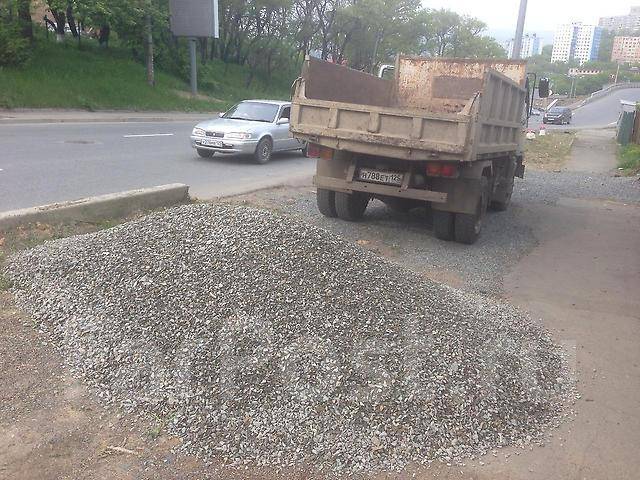 5 тонн щебня это сколько. 20 Кубов щебня. 10 Тонн гравия 3-20. 10 Кубов щебня. 3 Куба щебенки.