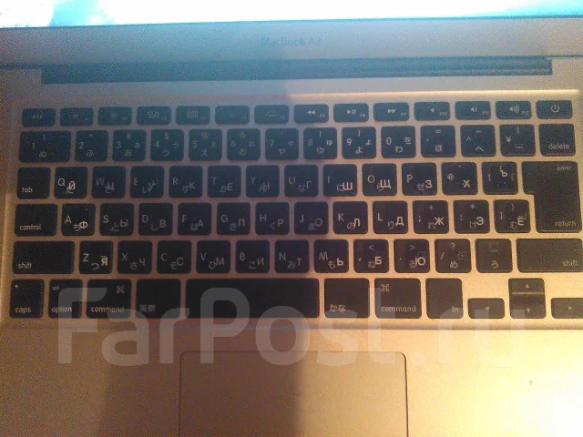 Apple MacBook Air 13 2011 Mid MC965. 1,7����, ��� 4 ��, ���� 128���, WiFi: 1, ����������� �� 3��. ����