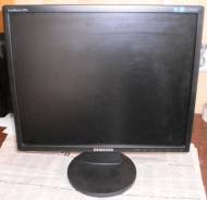 Samsung. 19" (48 см), технология LCD (ЖК)