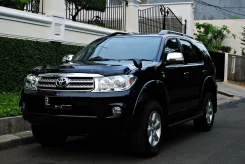 Toyota Fortuner ����