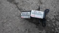 Крепление боковой двери. Toyota RAV4, ACA31