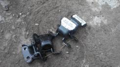 Крепление боковой двери. Toyota RAV4, ACA31