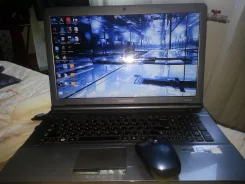 Samsung RC710. 2,7����, ��� 8 ��, ���� 500���, WiFi, Bluetooth, ����������� �� 3��. ����