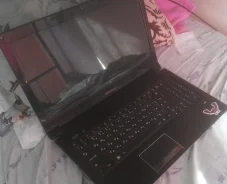 Lenovo B560. 2,4����, ��� 3072 ��, ���� 270���, WiFi, Bluetooth, ����������� �� 3��. ����