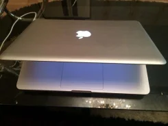 Apple MacBook Pro. 2,6����, ��� 4 ��, ���� 512���, WiFi, Bluetooth, ����������� �� 7��. ����