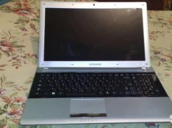 Samsung RV520 ����