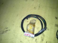 Тросик лючка топливного бака. Toyota Vitz, SCP90 Двигатель 2SZFE