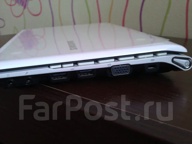 Samsung NC110. 1,6����, ��� 1024 ��, ���� 250���, WiFi: 1, Bluetooth: 1, ����������� �� 6��. ����