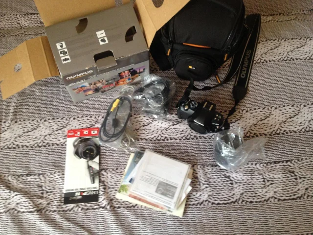 Olympus E-420 ����