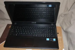 Asus X55A. 1,8����, ��� 2048 ��, ���� 320���, WiFi, Bluetooth, ����������� �� 4��. ����