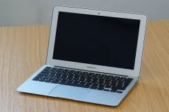 Apple MacBook Air 11 2013 Mid MD712. 1,3����, ��� 4 ��, ���� 256���, ����������� �� 9��. ����