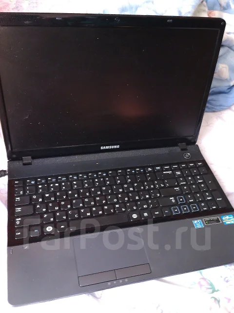 Samsung 300E5X. 2,5����, ��� 4 ��, ���� 500���, WiFi: 1, Bluetooth: 1, ����������� �� 3��. ����