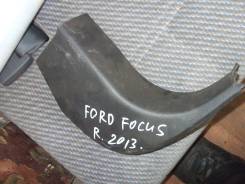 Продам переднюю правую пластиковую вставку Ford Focus 2013г