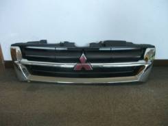 Решетка радиатора. Mitsubishi Pajero, V75W