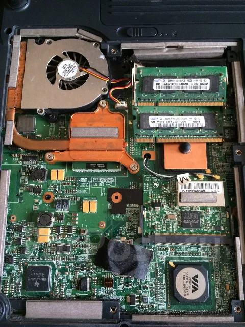 Fujitsu Siemens Amilo. ���� 60���, WiFi: 1 ����