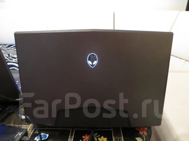 Dell Alienware. 2,6����, ��� 8 ��, ���� 1 000���, WiFi: 1, Bluetooth: 1, ����������� �� 2��. ����