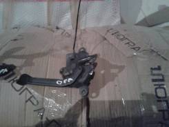 Замок капота. Toyota Opa, ZCT10