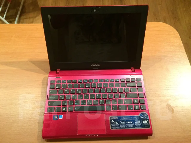 Asus Eee PC 1225B. 1,8����, ��� 2048 ��, ���� 500���, WiFi: 1, Bluetooth: 1, ����������� �� 2��. ����