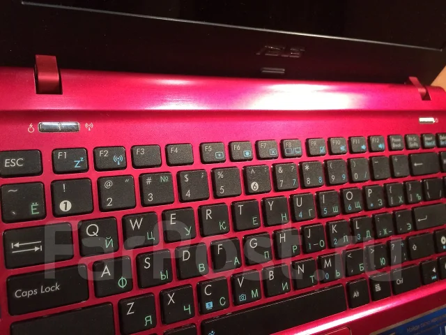 Asus Eee PC 1225B. 1,8����, ��� 2048 ��, ���� 500���, WiFi: 1, Bluetooth: 1, ����������� �� 2��. ����