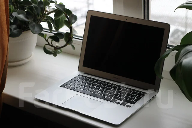 Apple MacBook Air 13 2013 Mid MD760. 2,6����, ��� 4 ��, ���� 120���, Bluetooth: 1, ����������� �� 12��. ����