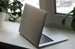 Apple MacBook Air 13 2013 Mid MD760. 2,6����, ��� 4 ��, ���� 120���, Bluetooth, ����������� �� 12��. ����