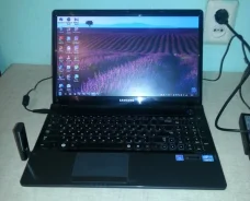 Samsung 300E5X. 2,5����, ��� 4 ��, ���� 500���, WiFi, Bluetooth, ����������� �� 10��. ����
