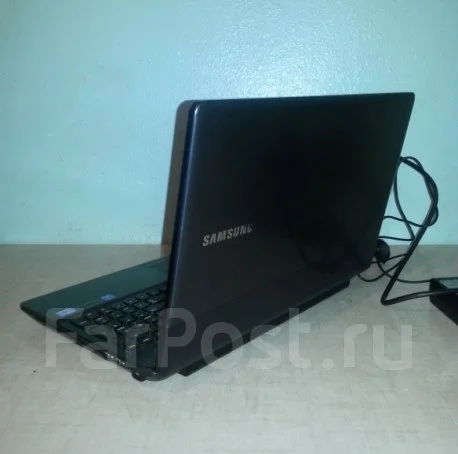 Samsung 300E5X. 2,5����, ��� 4 ��, ���� 500���, WiFi: 1, Bluetooth: 1, ����������� �� 10��. ����