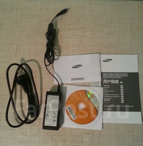 Samsung 300E5X. 2,5����, ��� 4 ��, ���� 500���, WiFi: 1, Bluetooth: 1, ����������� �� 10��. ����