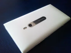 Nokia Lumia 800. �/�