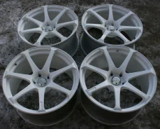 AVS Model T7. 9.0/10.0x19", 5x114.3, ET22/25 ����