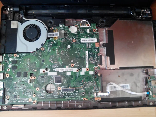 Asus X550DP-XX005H. 2,1����, ��� 6 ��, ���� 500���, WiFi: 1, Bluetooth: 1, ����������� �� 3��. ����
