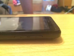 HTC EVO 3D. �/�
