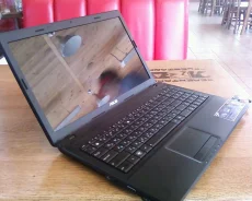 Asus X54. 1,6����, ��� 2048 ��, ���� 320���, WiFi, Bluetooth, ����������� �� 2��. ����