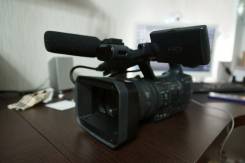 Sony HDR-AX2000E. с объективом