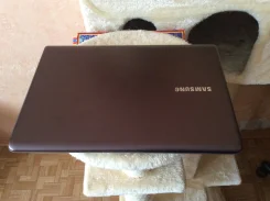 Samsung 535U3C-A04. 2,1����, ��� 4 ��, ���� 500���, WiFi, Bluetooth, ����������� �� 2��.